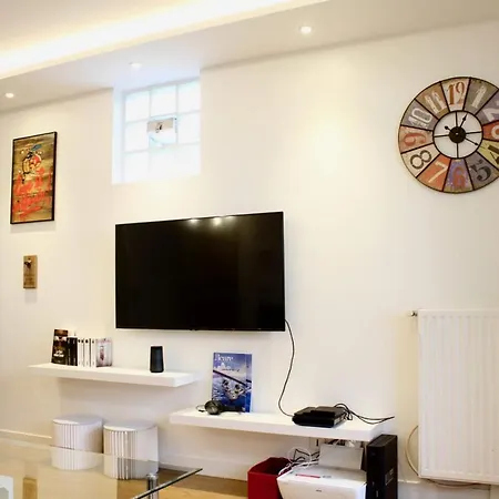 Apt With Terrace At The Foot Of Buttes-chaumont Apartment *